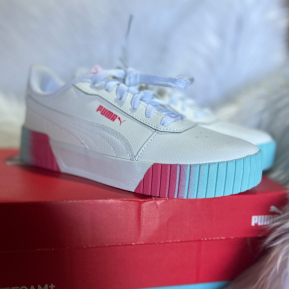 New in a box Carina 2.0 Fade JR
Lwhite-puma white-sunset pink